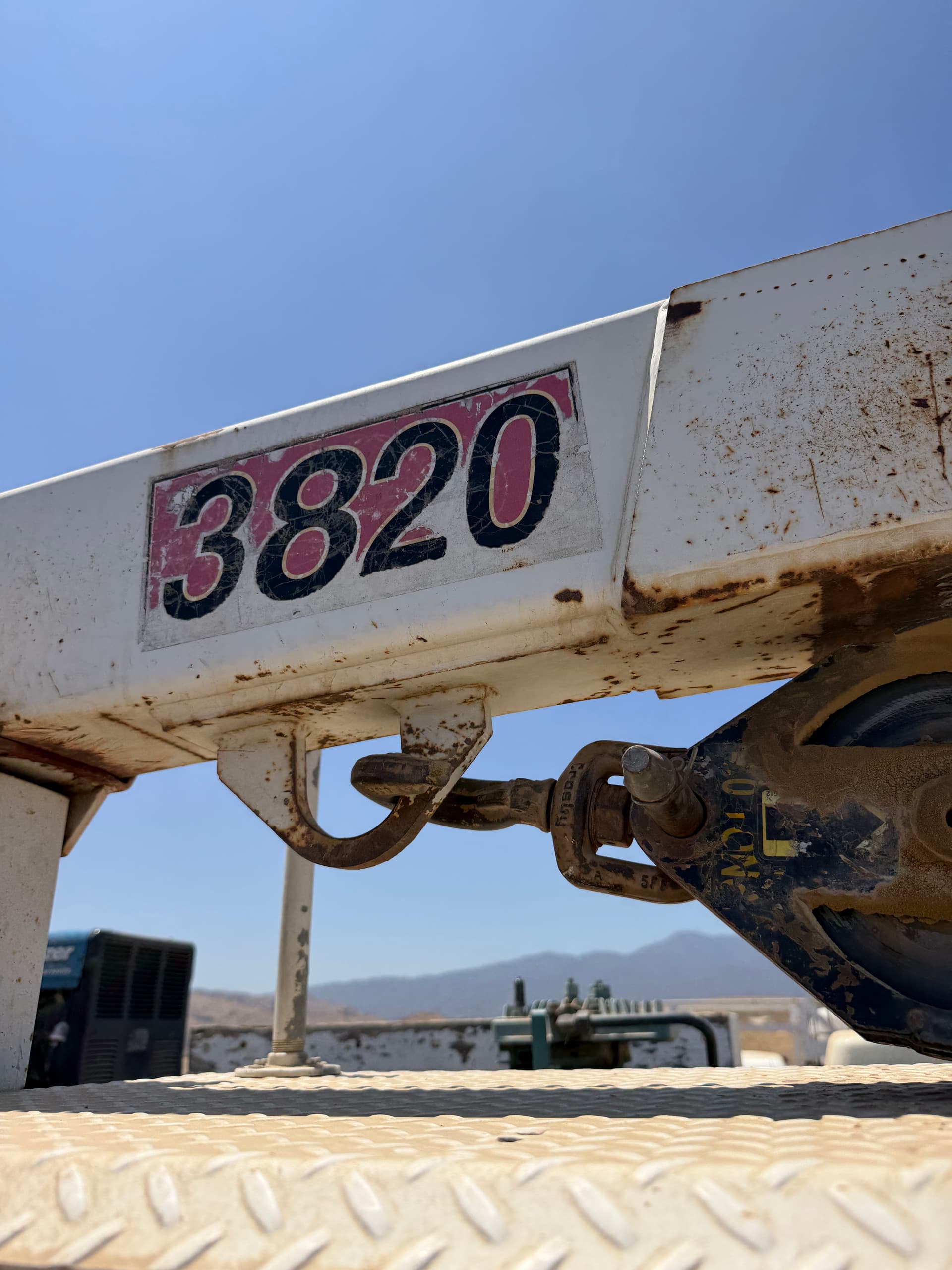 Gallery photos for Crane Truck Service - Outriggers, Hoses, Lift Cylinder, and Hook Latch: Image #3