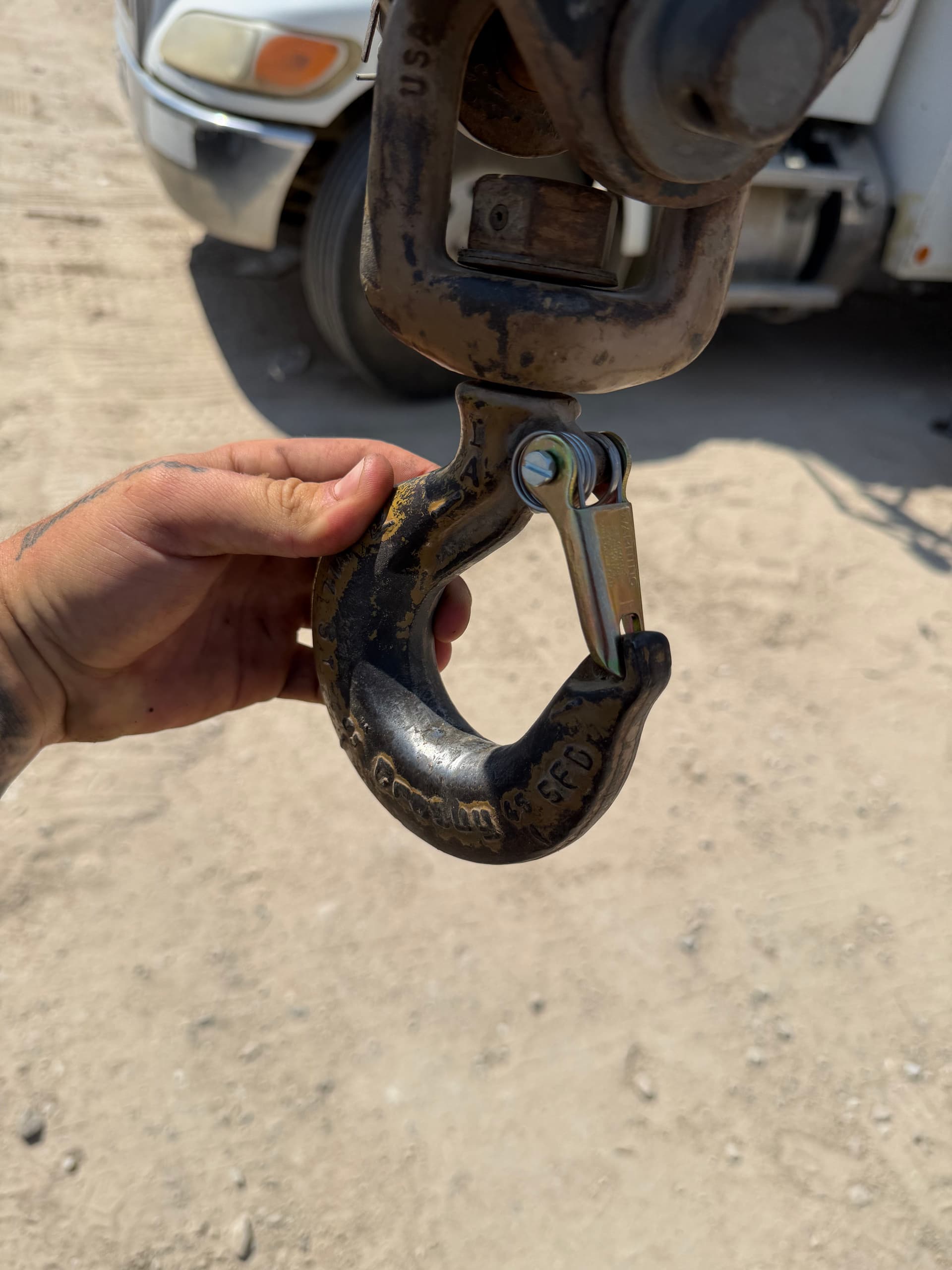Gallery photos for Crane Truck Service - Outriggers, Hoses, Lift Cylinder, and Hook Latch: Image #4